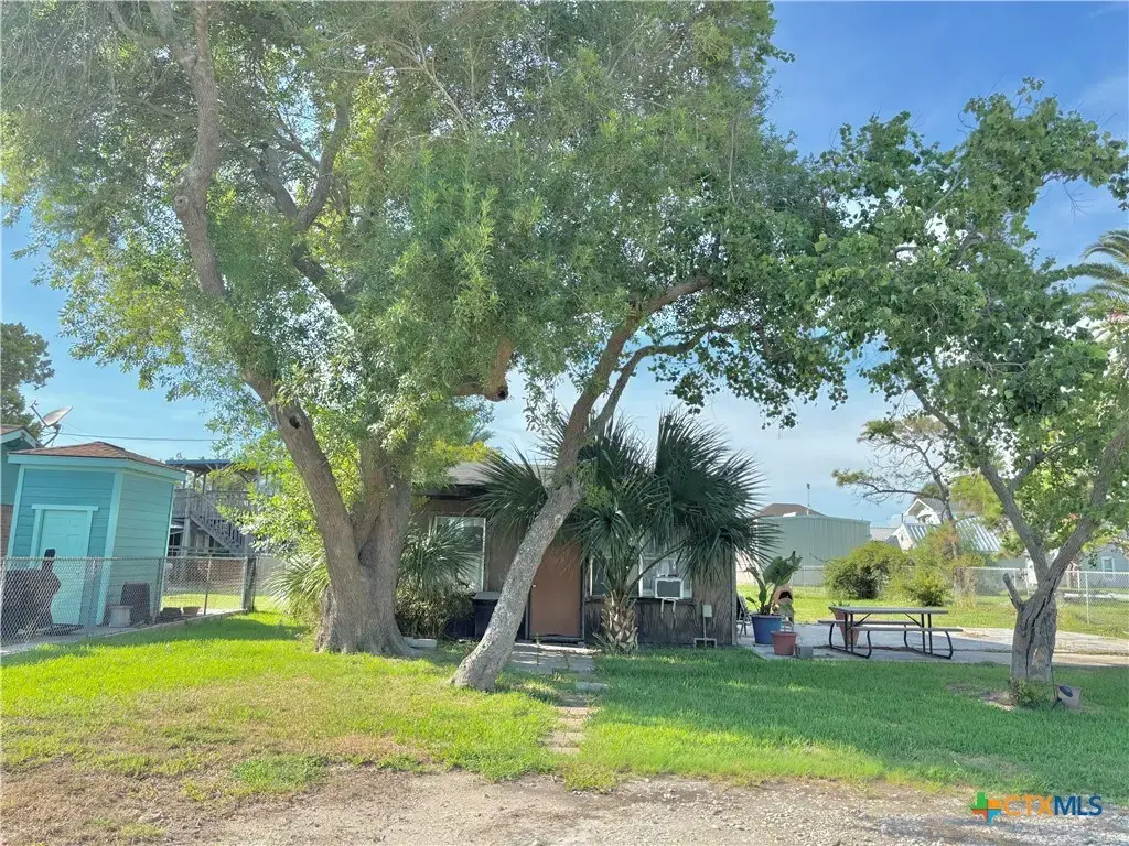 103 E Jefferson Avenue, Port O'Connor