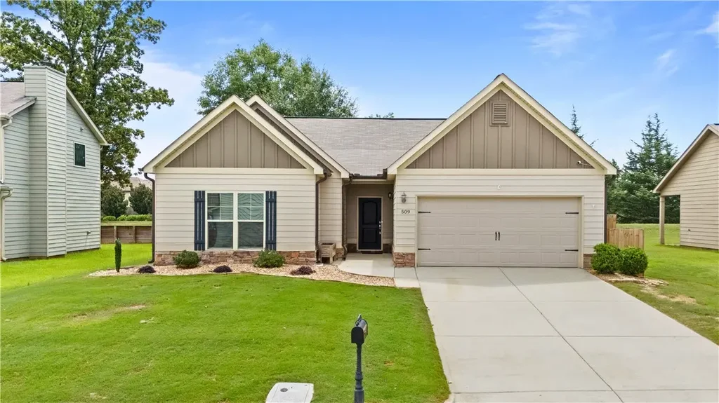 509 Lori Ln, Opelika