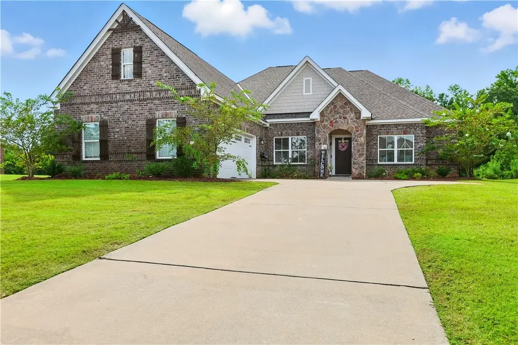 676 High Field Ct, Opelika