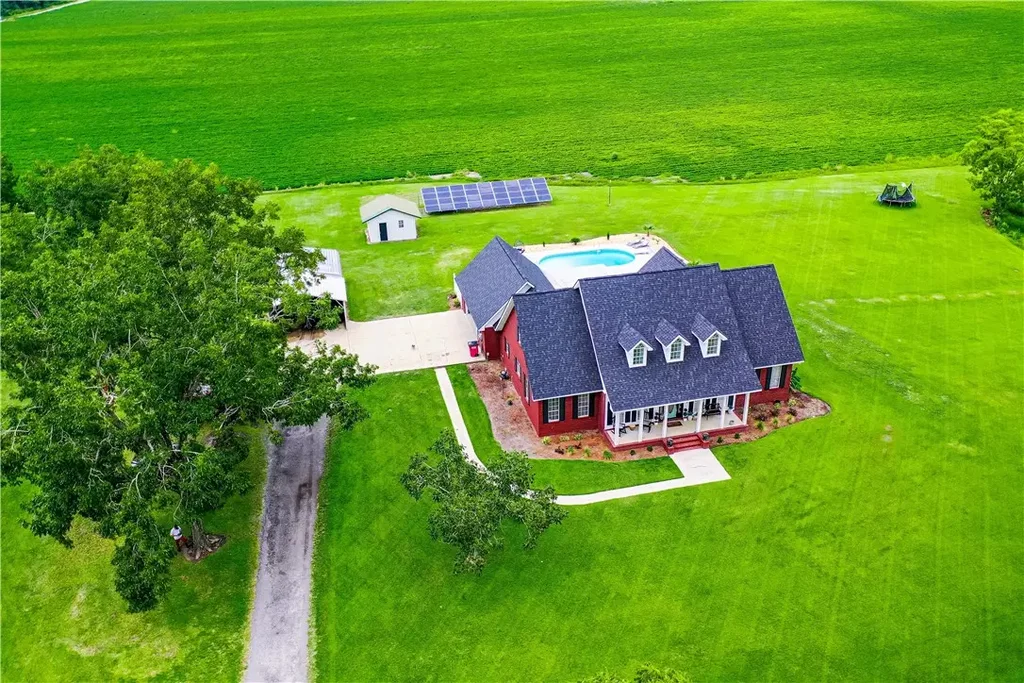 5502 Howard Road, Blackshear