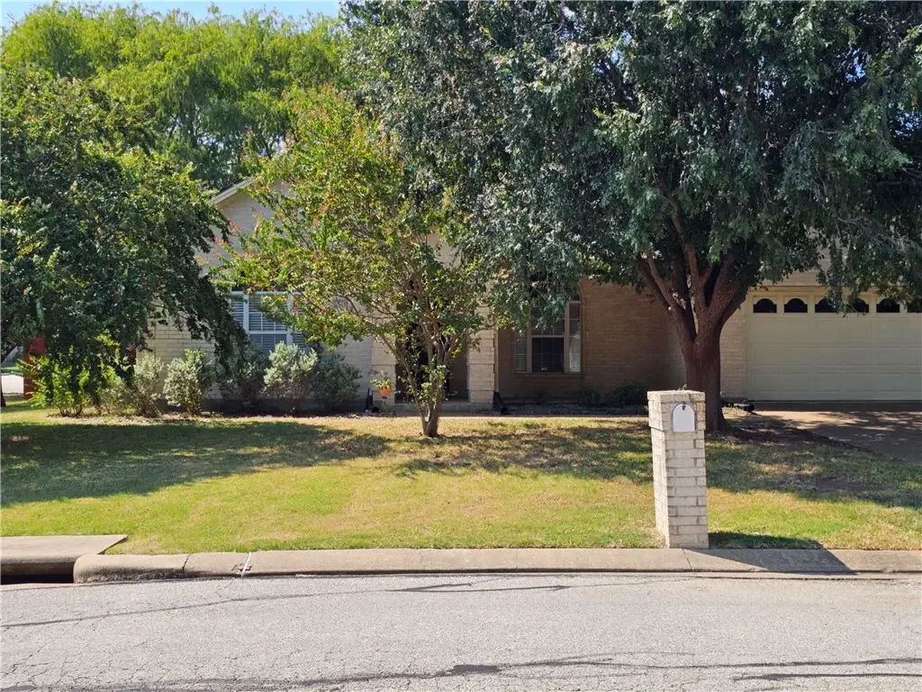 301 Augsburg Lane, College Station