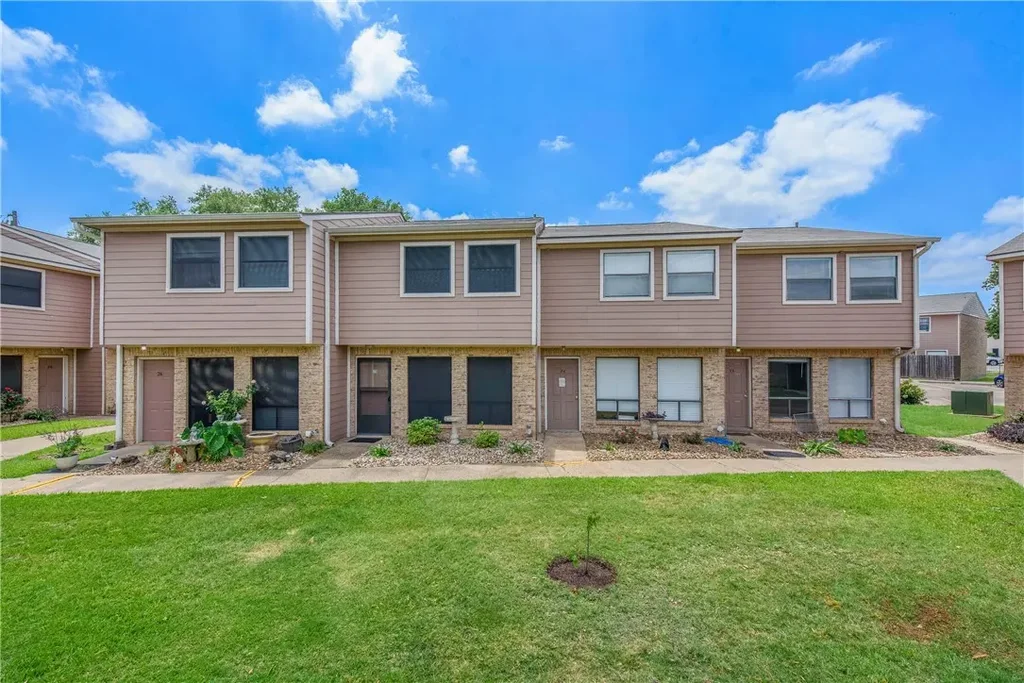 2807 Wildflower Drive 23, Bryan