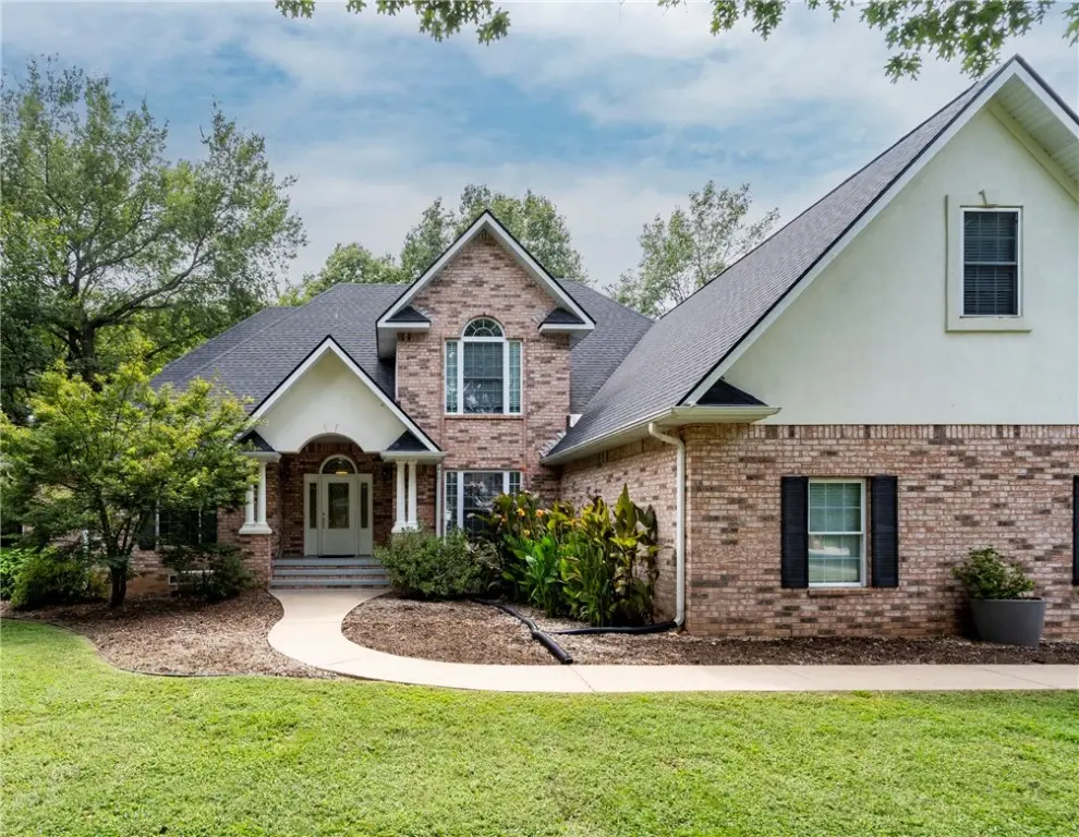 1406 Avery Place, Siloam Springs