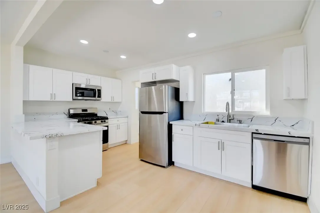 Photo of Listing #2716031