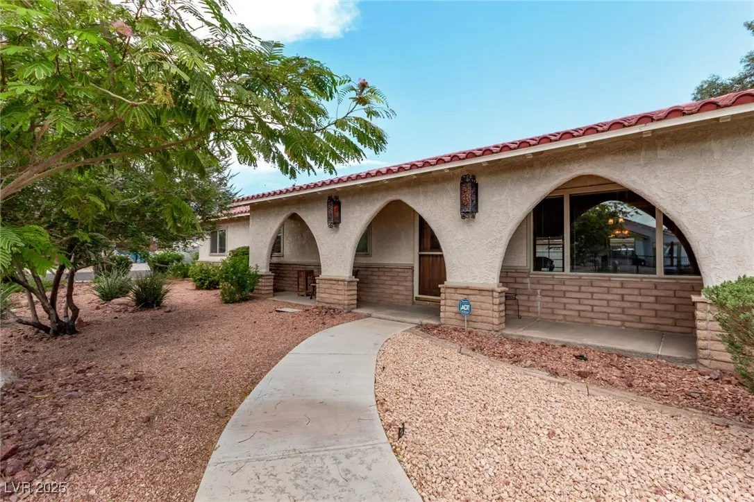 Photo of Listing #2715037