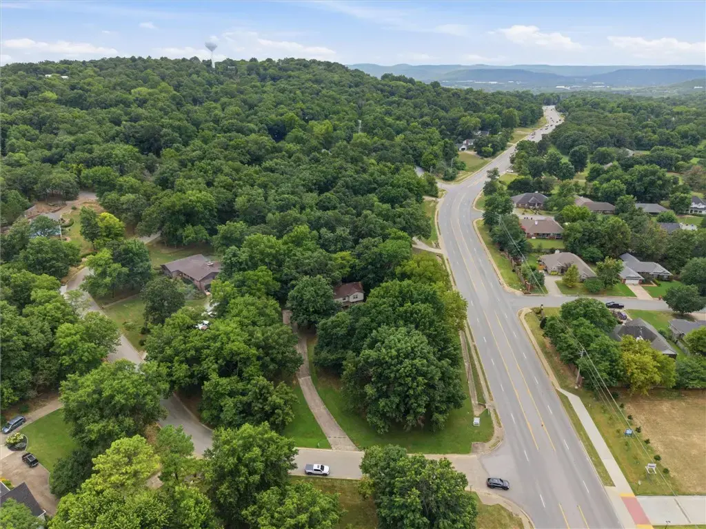 2825 E Inwood Lane, Fayetteville