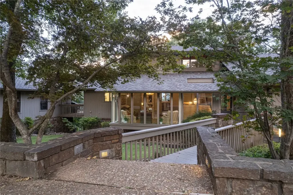 10301 Stoneleige Street, Fort Smith