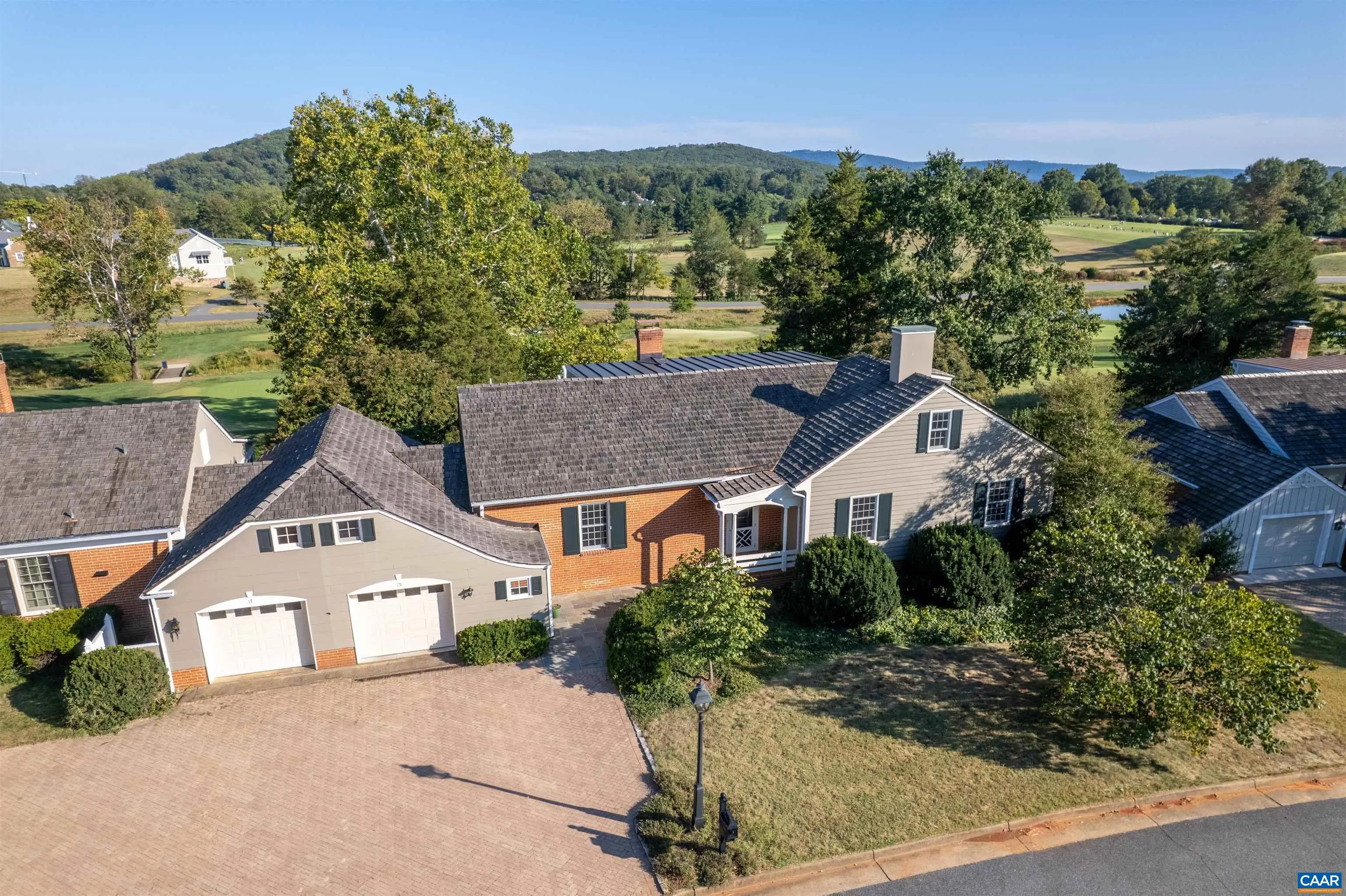 15 Ednam Village St, Charlottesville