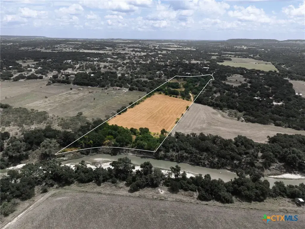 3927 County Road 3210, Kempner