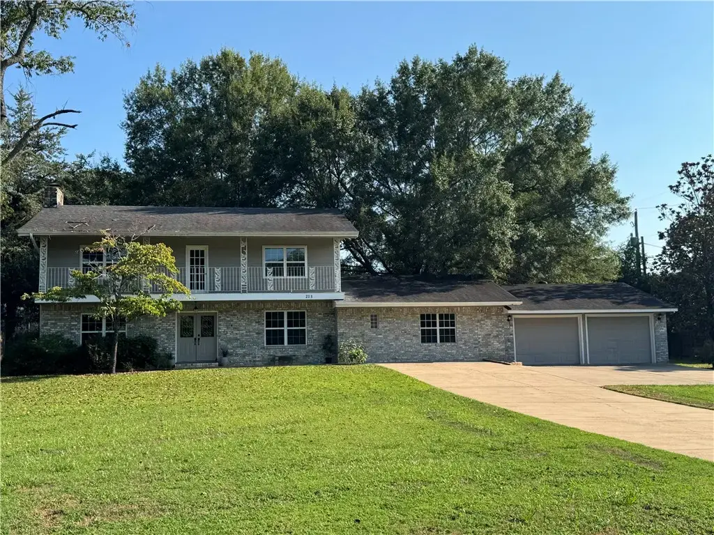 213 N Shore Drive, Russellville