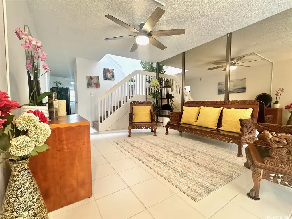 521 Pepeekeo Street # 8, Honolulu
