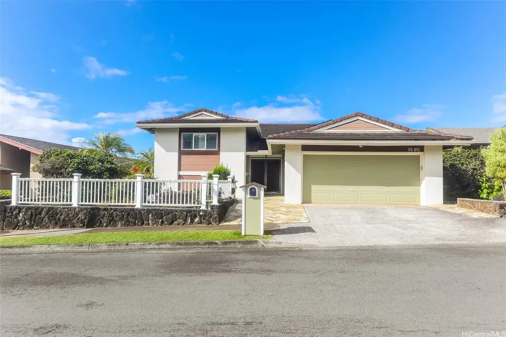 98-812 Kahaea Place, Aiea