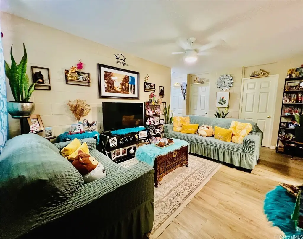94-245 Leowahine Street # 1015, Waipahu