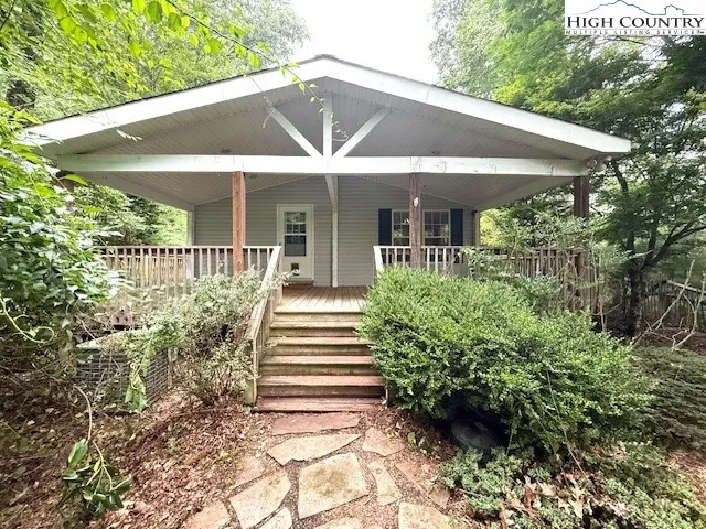 1269 Howell Road, Lansing
