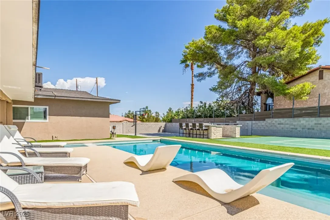 Photo of Listing #2717157