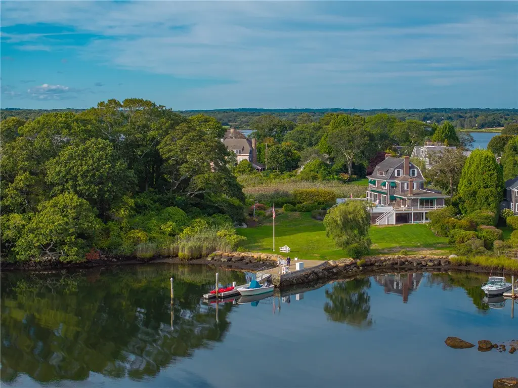 4 Arraquat Rd, Westerly