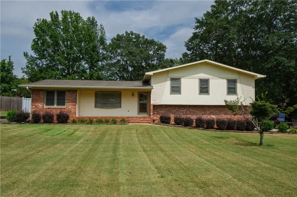 1809 Oak Bowery Rd, Opelika