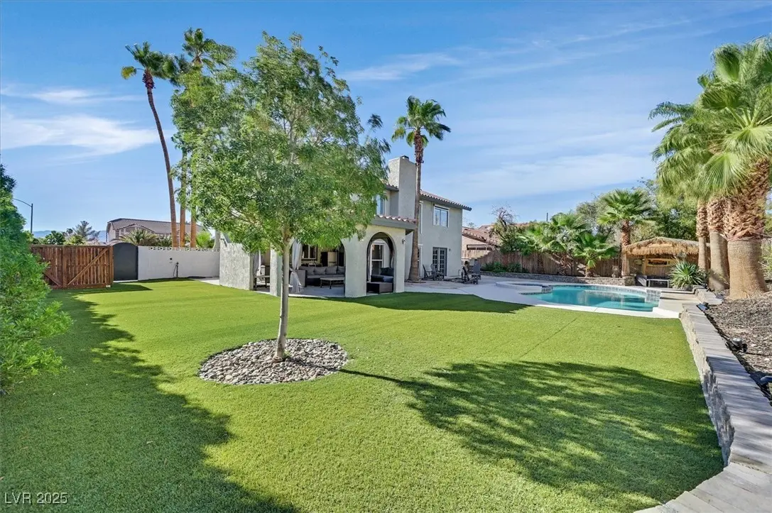 Photo of Listing #2716380