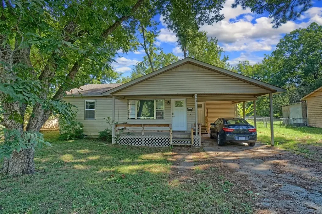 303 Hickory Street, Dardanelle