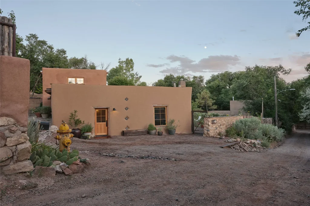 220 Rodriguez, Santa Fe