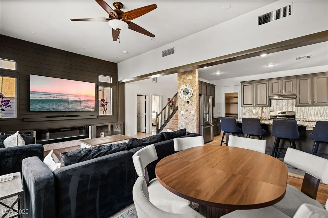 Photo of Listing #2715361