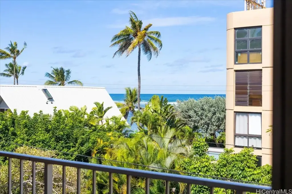 68-055 Akule Street # 402, Waialua