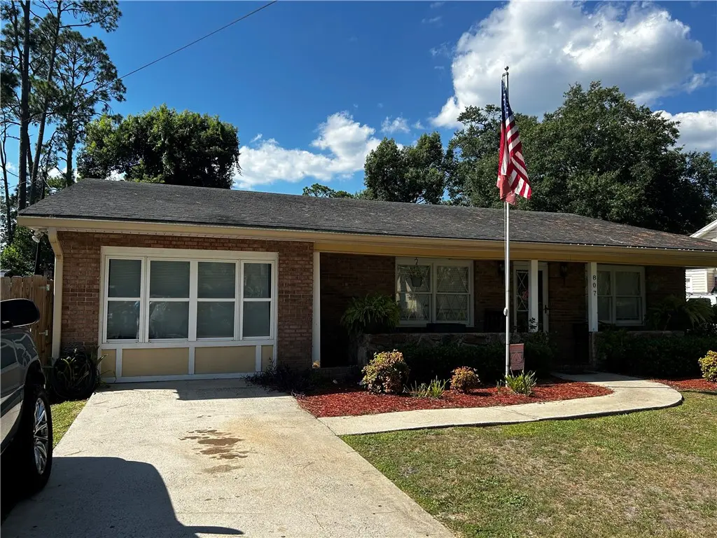 807 College Street, Waycross