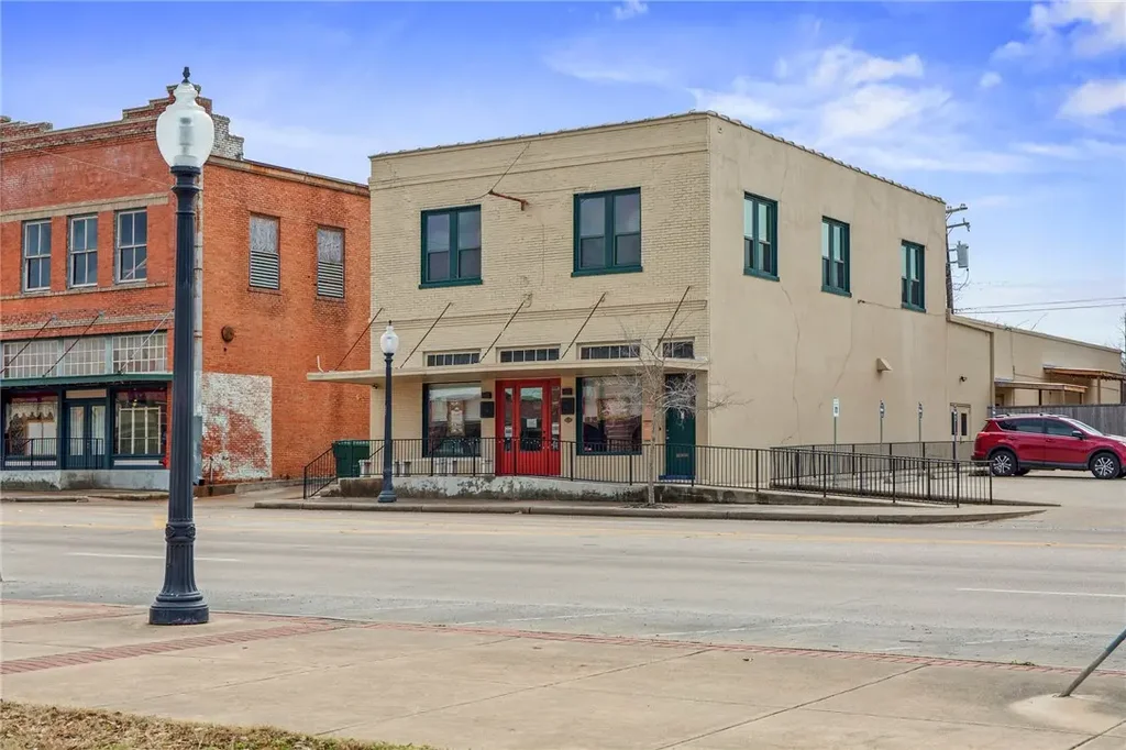 211 W Wm J Bryan Parkway, Bryan