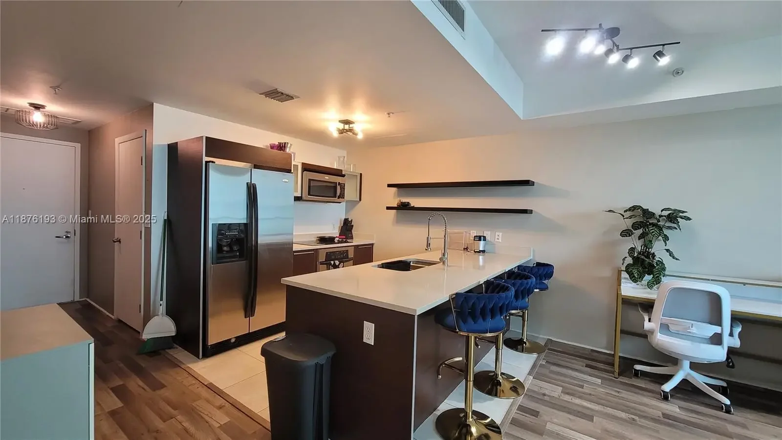 Photo of Listing #A11876193