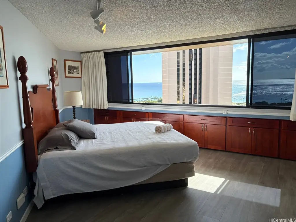 (unit #3201) 1700 Ala Moana Boulevard, Honolulu