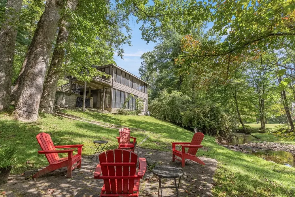 142 Edwards Creek Road, Highlands