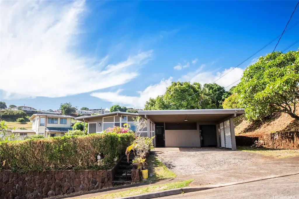 99-822 Nahiolea Street, Aiea