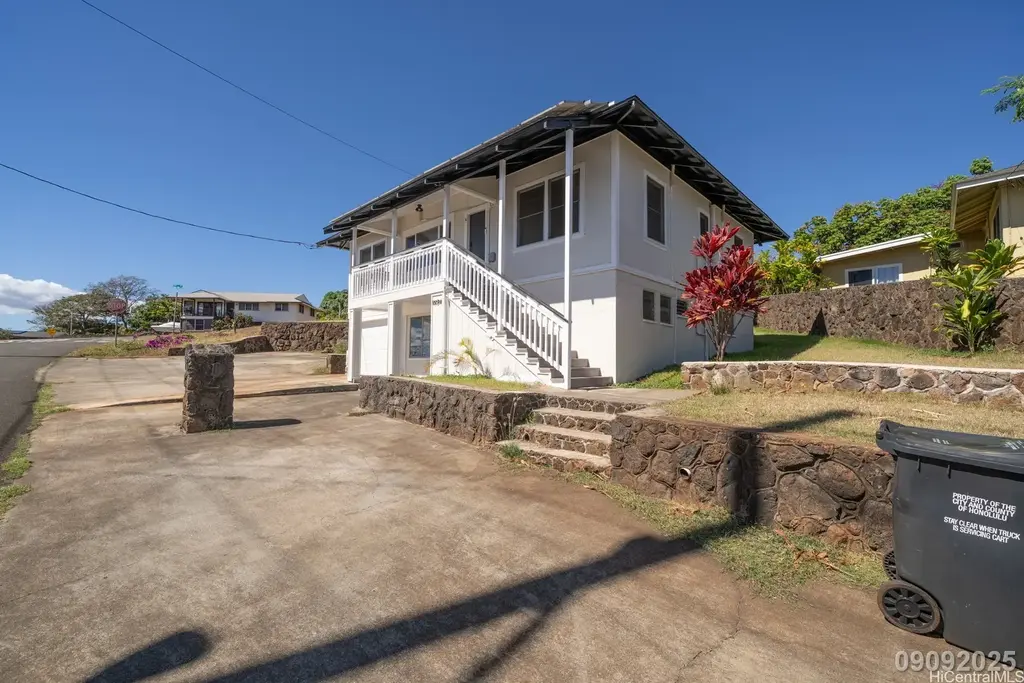 99-514 Kaulainahee Place # B, Aiea
