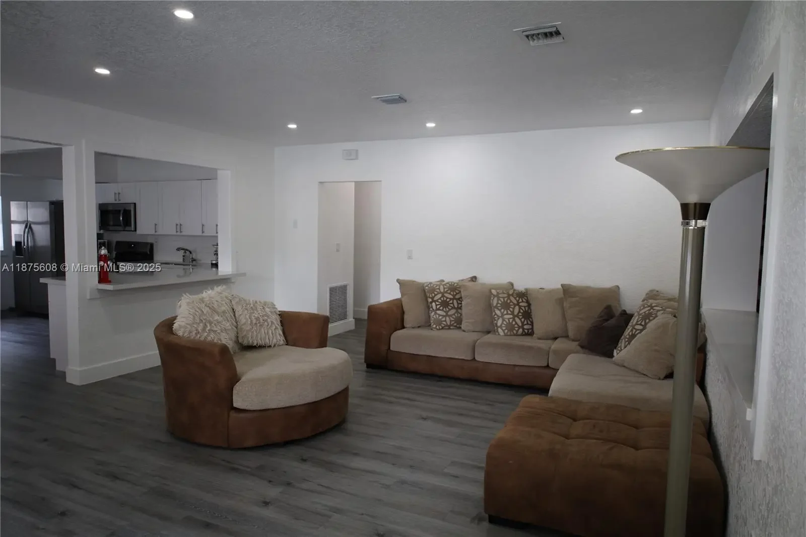 Photo of Listing #A11875608