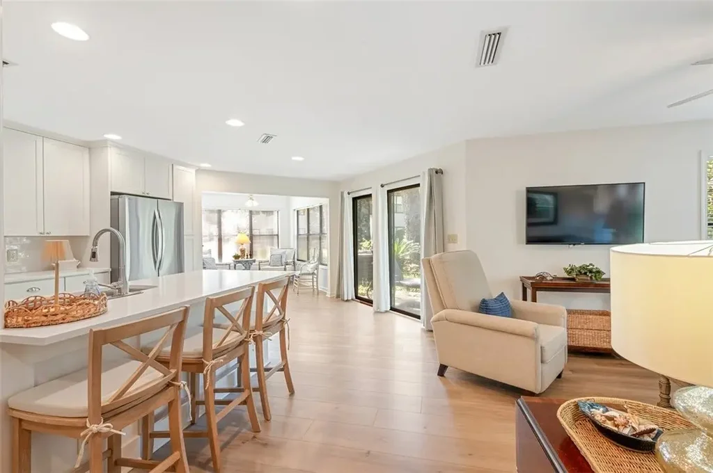 307 Harbour Oaks Drive, St Simons Island