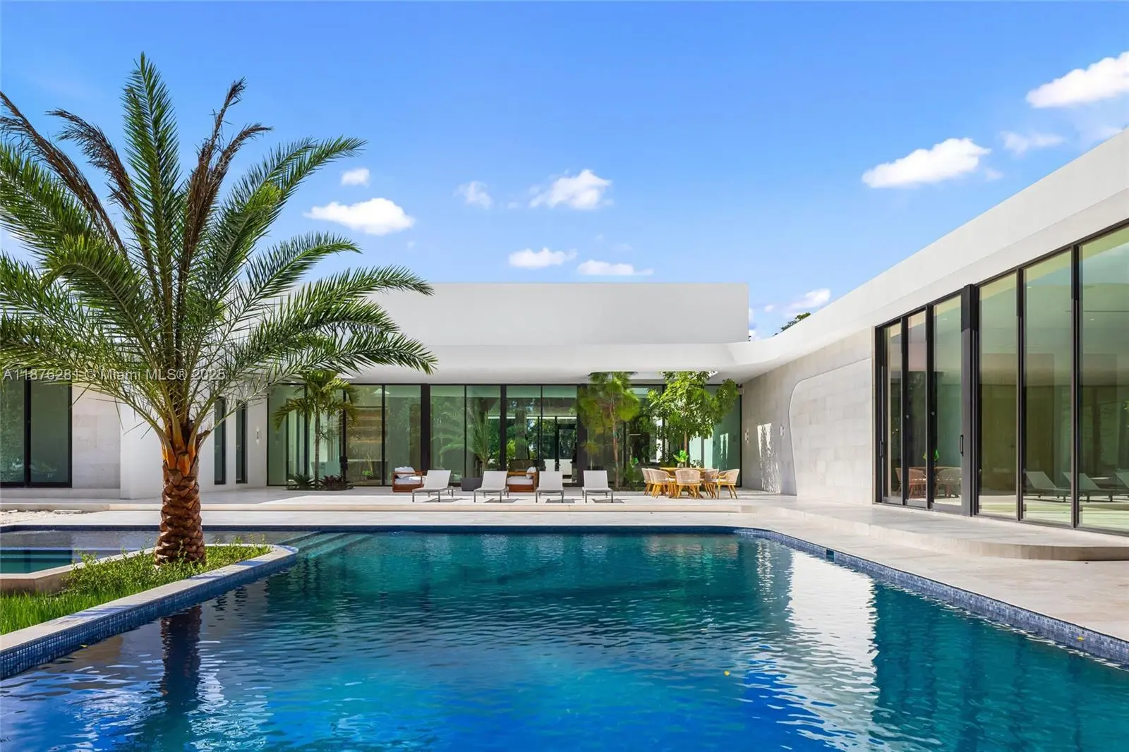 Photo of Listing #A11876281