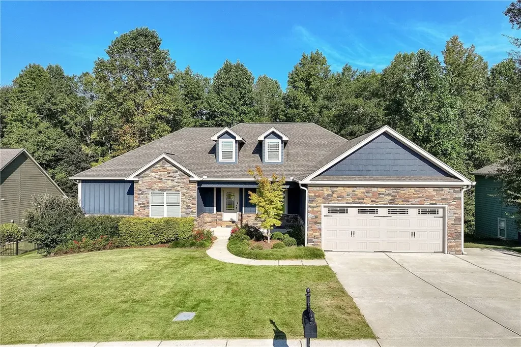 1111 Live Oak Cir, Opelika