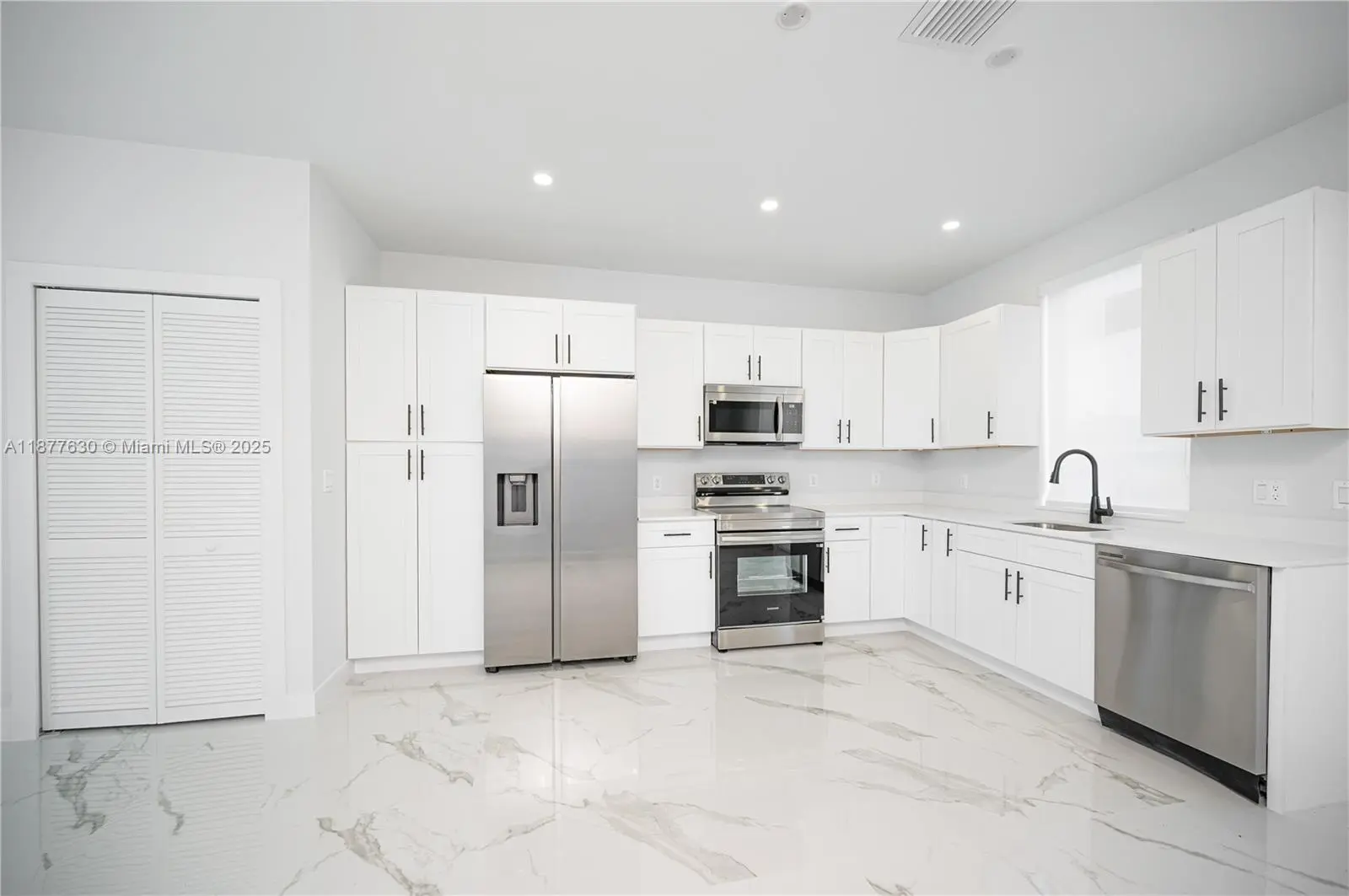 Photo of Listing #A11877630