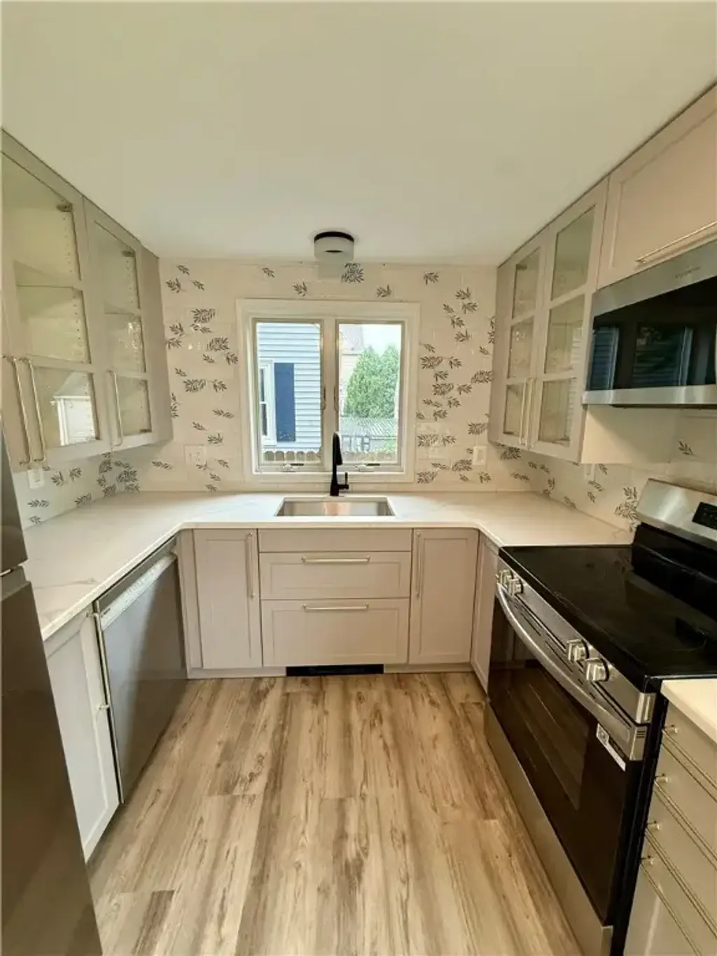 10 Sagamore St # 1, Newport