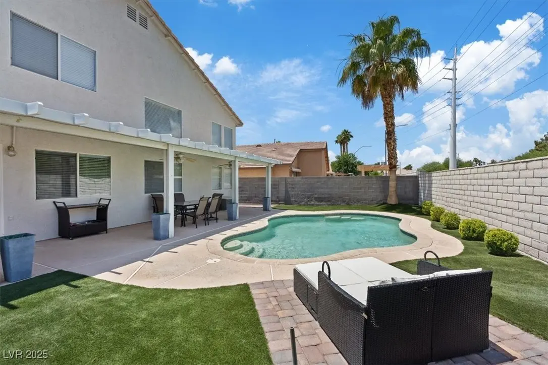 Photo of Listing #2718544