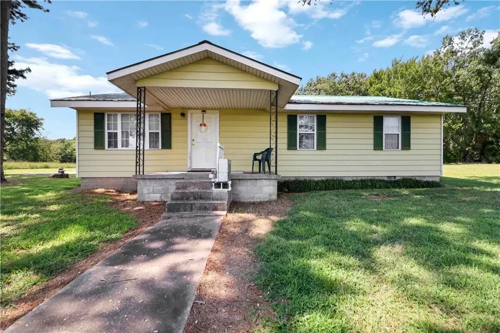 18699 Creek Road, Lincoln