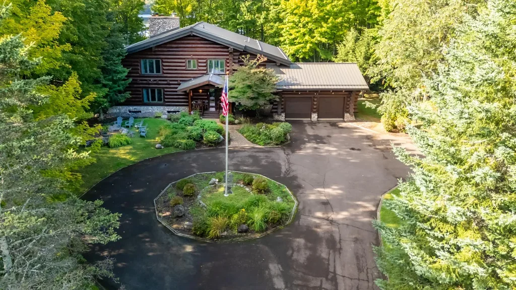 8780n Tapawingo Dr, Mercer