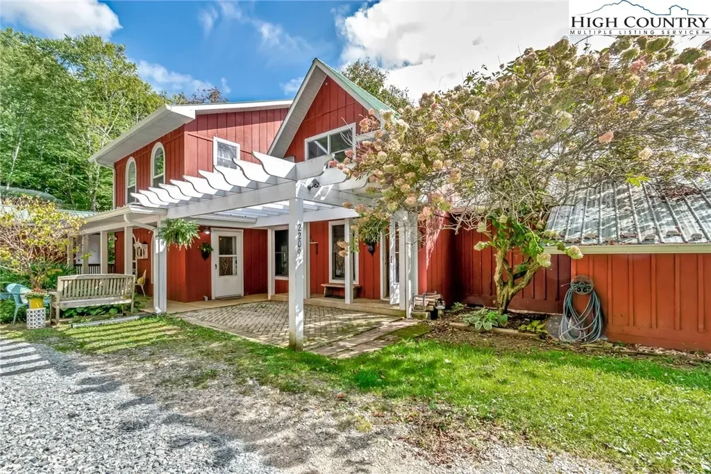 2209 Sugar Mountain 2 Road, Newland