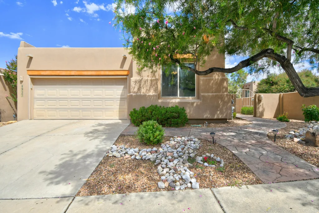 8927 Desert Fox Way Ne, Albuquerque