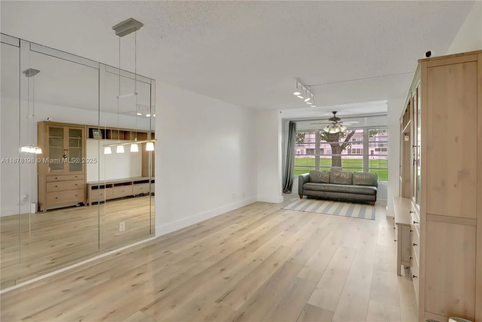 Photo of Listing #A11878198