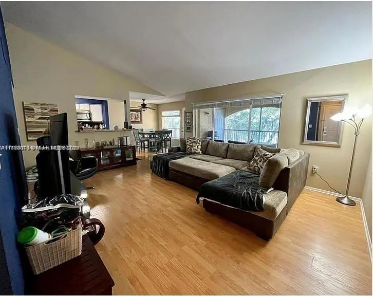 Photo of Listing #A11878015