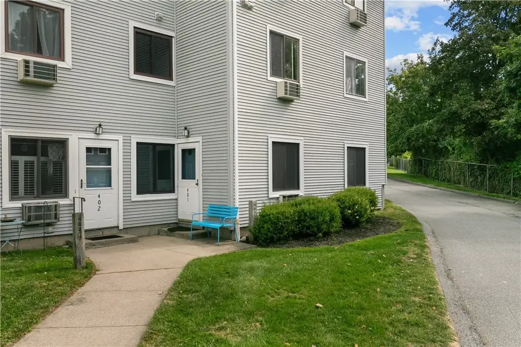 66 Girard Ave # 401, Newport