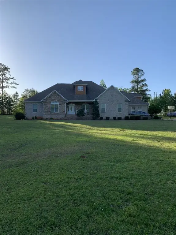 1810 Southlake Dr, Opelika