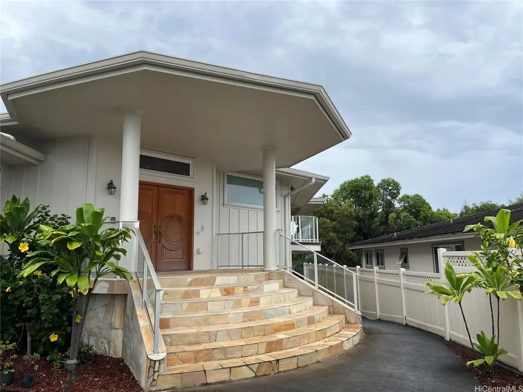 98-861 Kaahele Street, Aiea