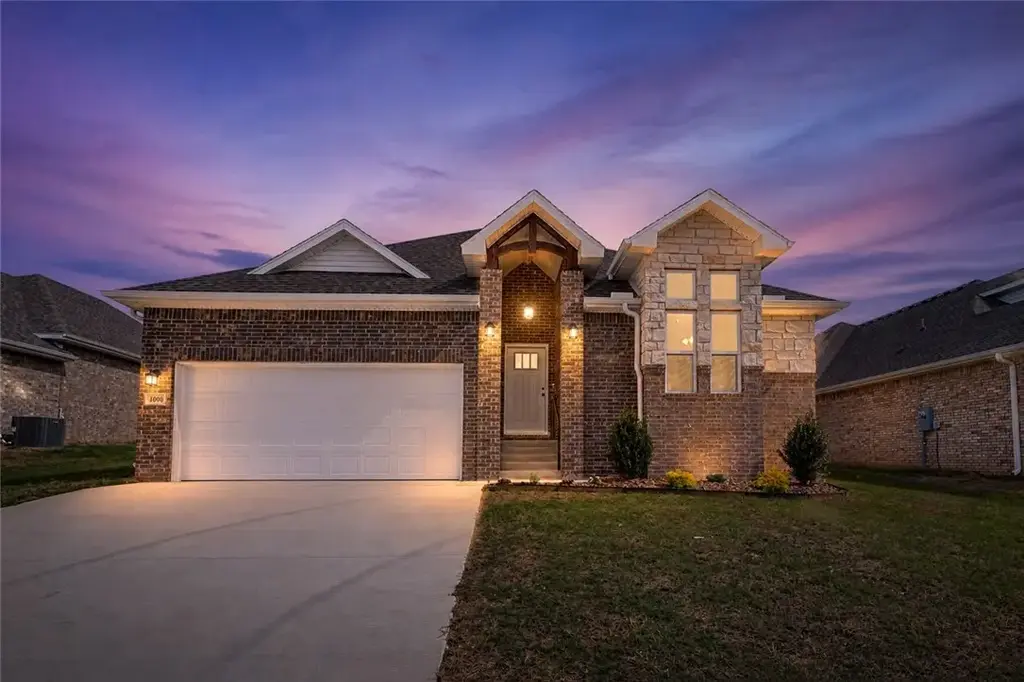 1090 Garrett Lane, Centerton